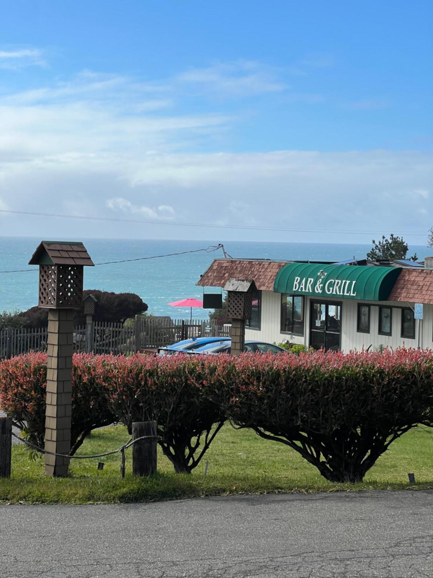 Ocean Cove Lodge Bar & Grill Walsh Landing 外观 照片