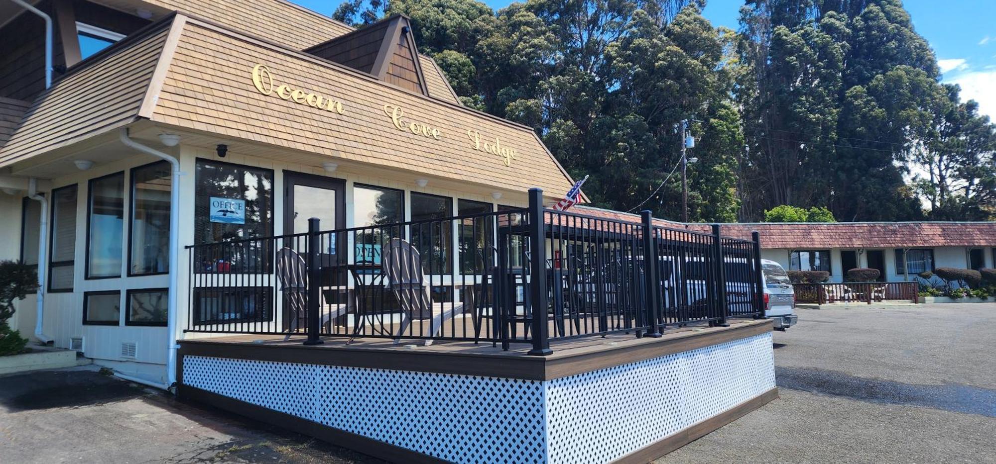 Ocean Cove Lodge Bar & Grill Walsh Landing 外观 照片