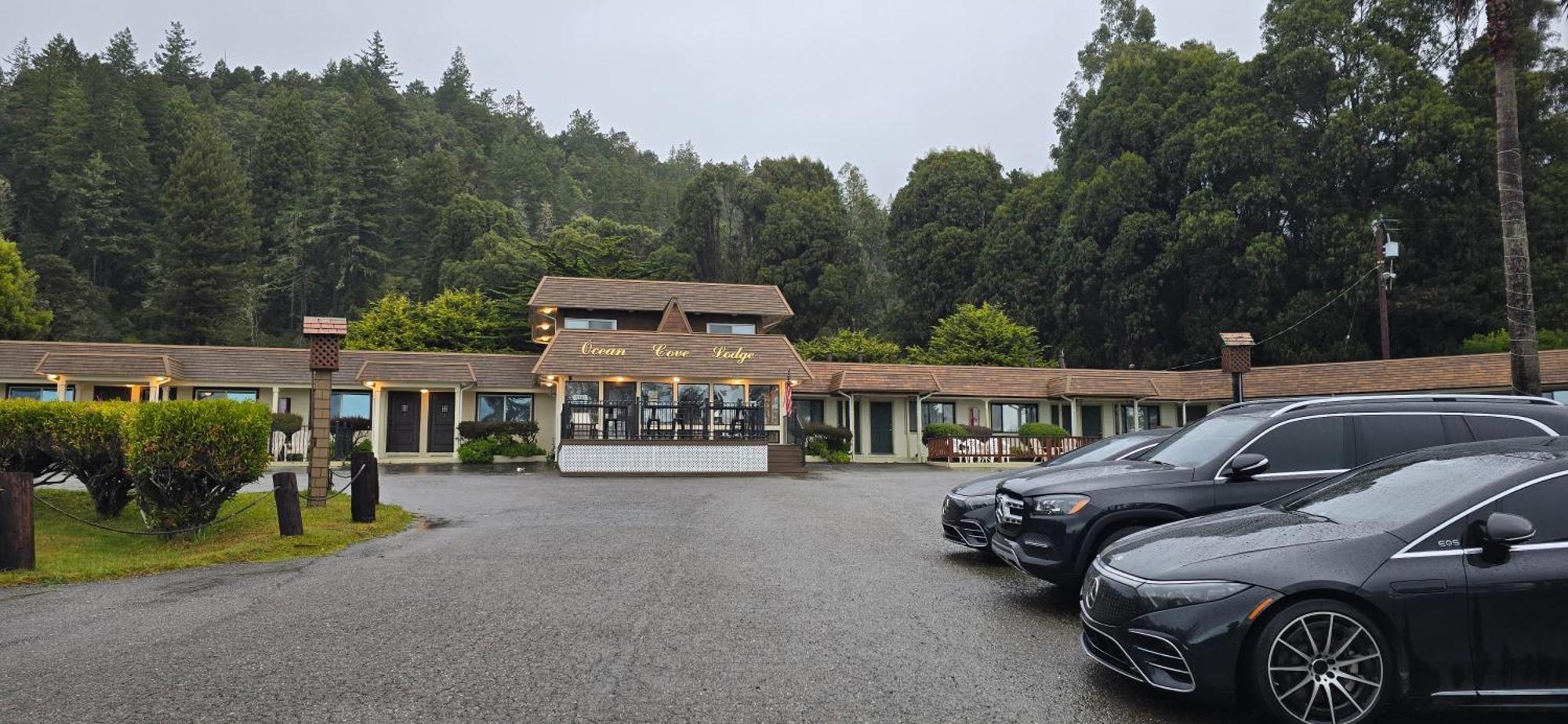 Ocean Cove Lodge Bar & Grill Walsh Landing 外观 照片